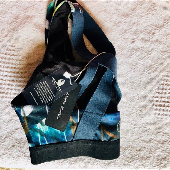 IcyZone High Quality Sports Bra, Cross Back - Picture 2 of 3